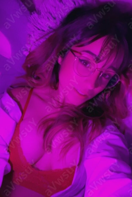 Maya ASMR exclusive model pic