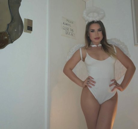 Lily Hale pornographic model pictures