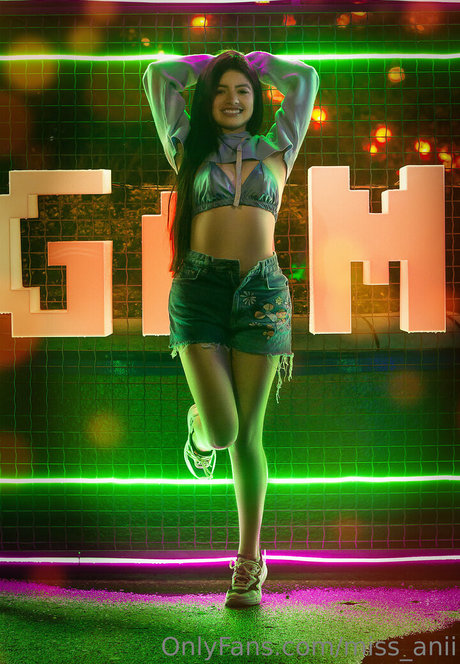 miss anii erotic model photos