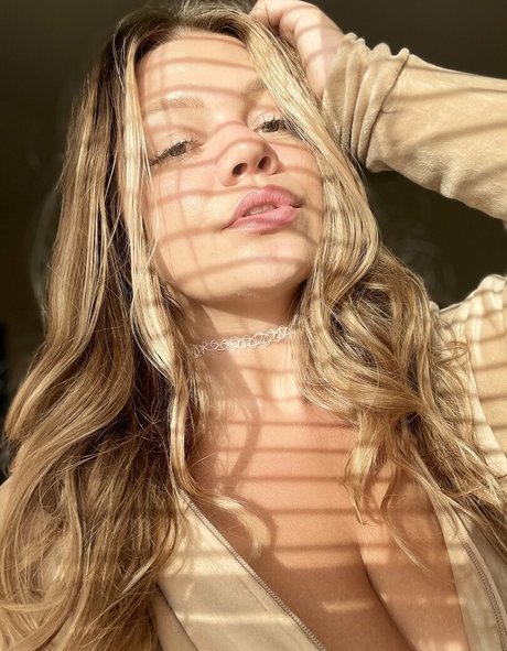 blonde babe onlyfans erotic img