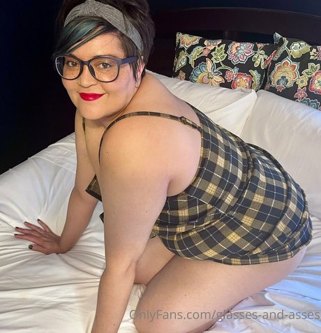 college girl onlyfans sexy image