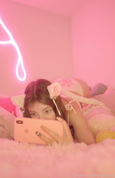 angela 5 5 nude actress pic