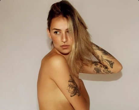 Munique Brum model sexy galleries