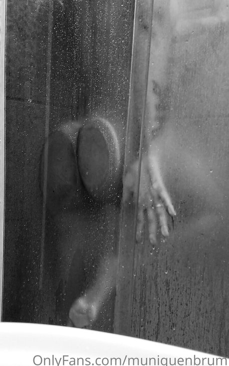 Munique Brum hd model photo