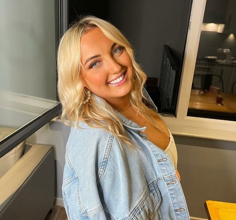 Olivia D xxx model pictures