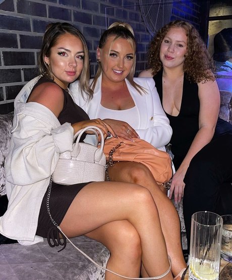 Olivia D hot model pic