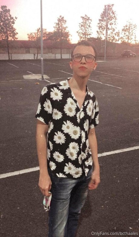 bcthaales naked model picture