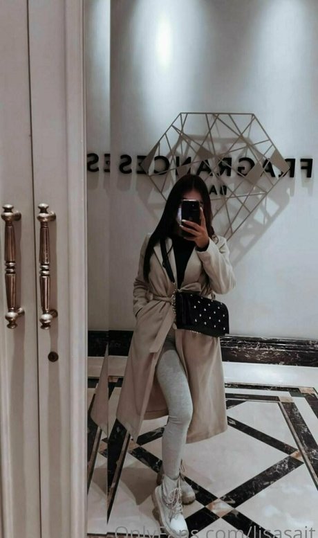 lisasait star naked pic