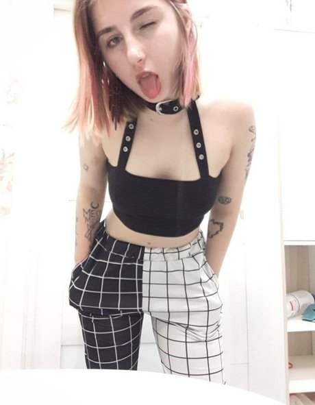 alice immodest hot actress galleries