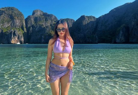 Naga Girls star pornographic photo