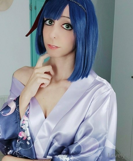 lovely19free naked actress photo