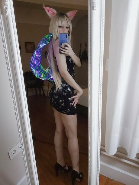 lovely19free nudes star photo