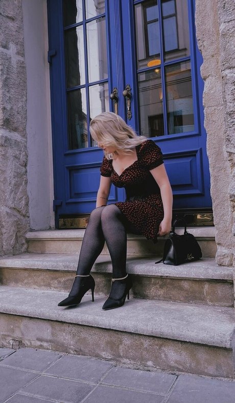 yourwhiterabbitt art star pic