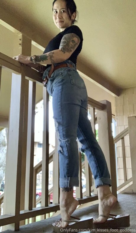 kim kisses foot goddess nudes pornstar photos