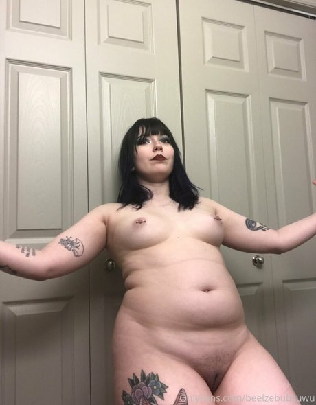 beelzebubsuwu erotic model pic