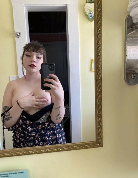 beelzebubsuwu sexy star picture