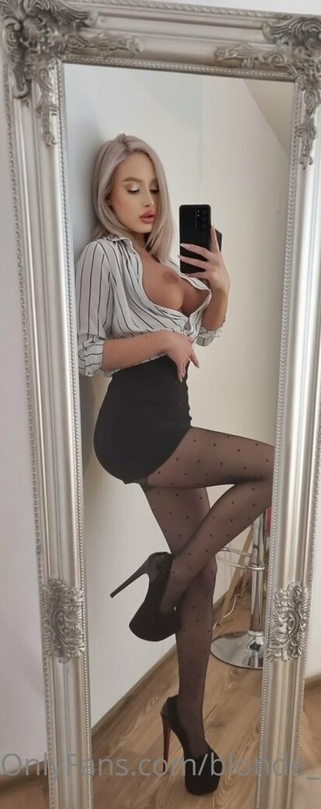 Anna Brown pornstar art gallery