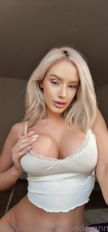 Anna Brown naked pornstar picture