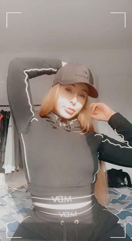 eighteenandlegal star erotic img