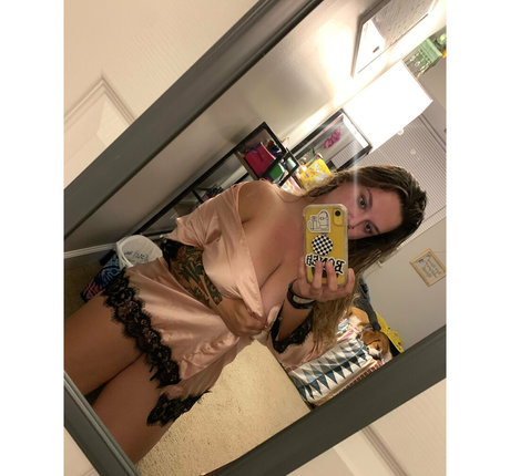 lauho5 model pretty img