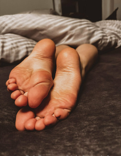 kinkyfeetonly4you nude actress photo