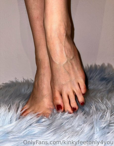 kinkyfeetonly4you model erotic img
