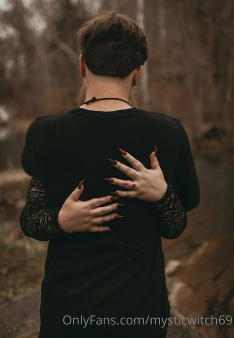 mysticwitch69 erotic model picture