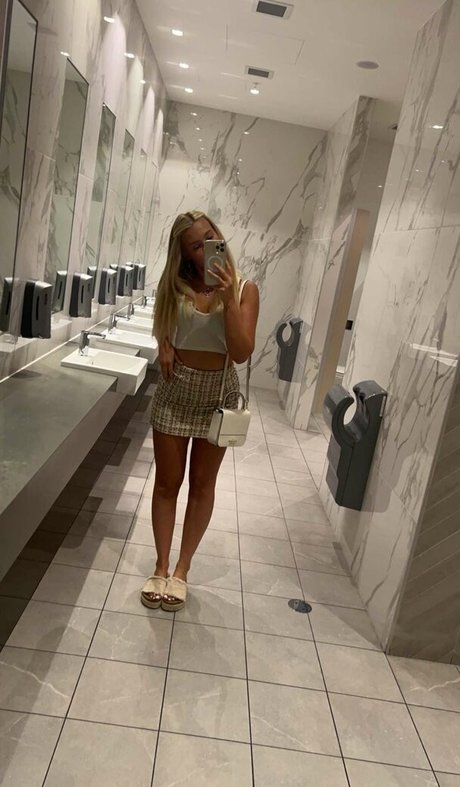 Rory Eliza model adult pic