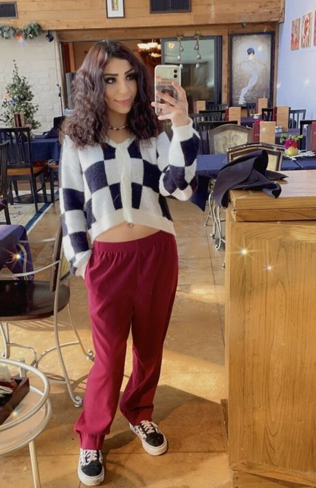 Latina Beauties free star image