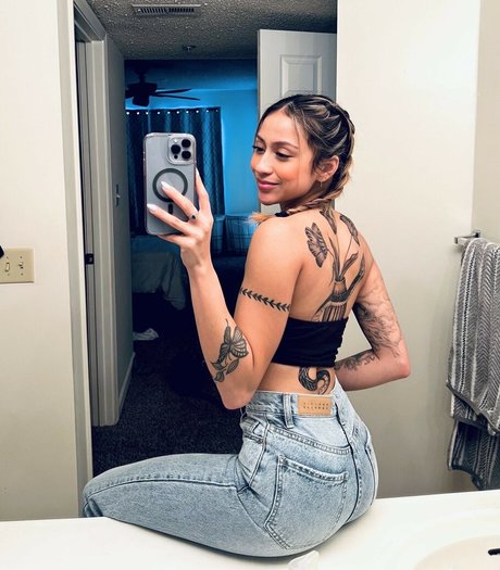 Latina Beauties nude pornstar picture