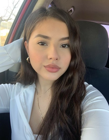 Gisselle Next Door top model pictures