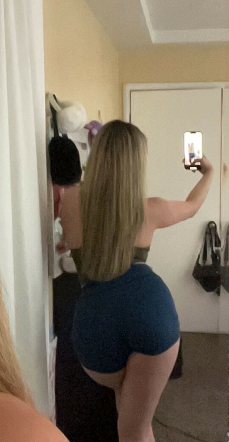 Gisselle Next Door sex star pic