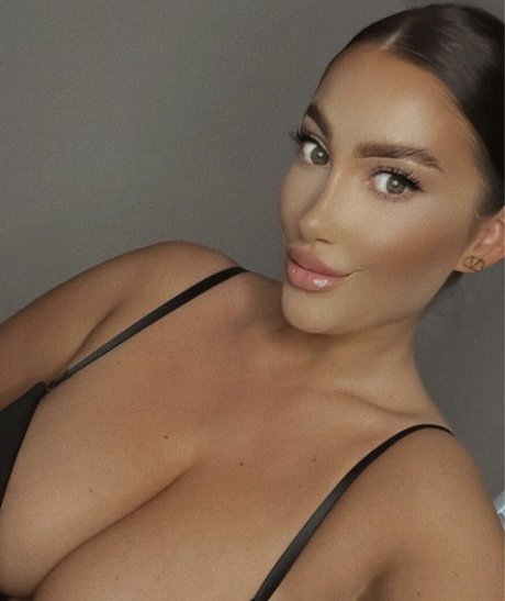 Kirstie V art model picture