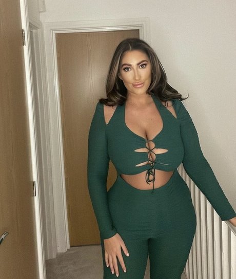 Kirstie V model erotic picture