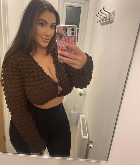 Kirstie V naked star images