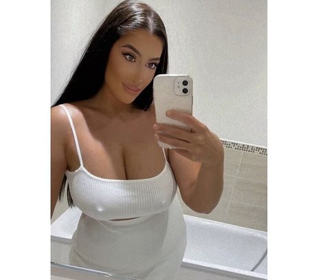 Kirstie V model porn photos