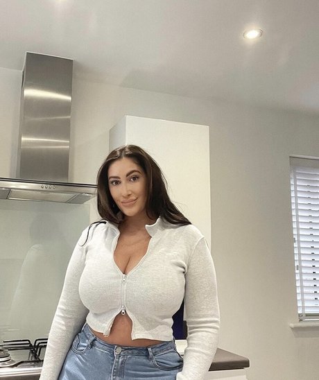 Kirstie V sex model pictures