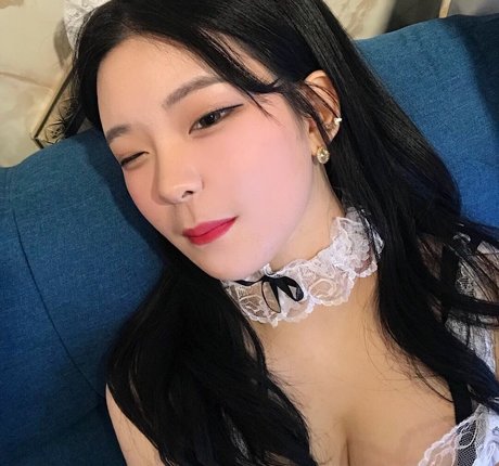 Minji nudes model picture