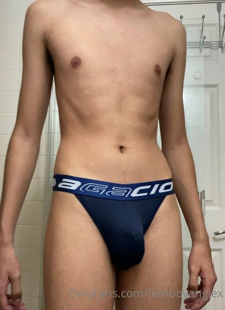 femboyangiesfeet erotic model img