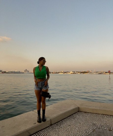 Leslie Sanchez porn model gallery