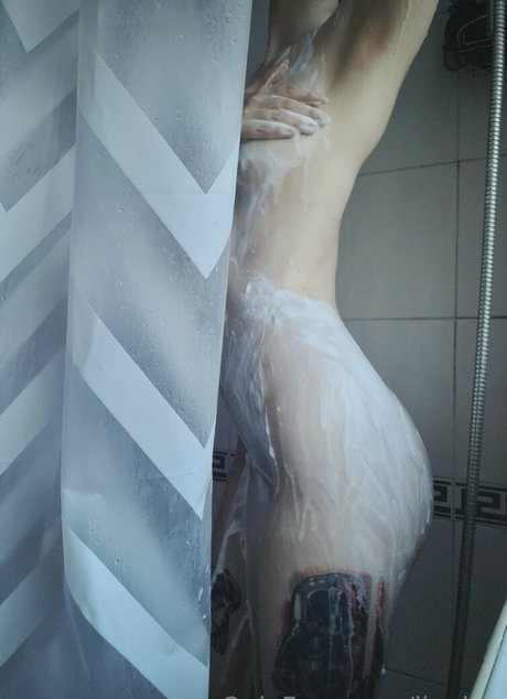 Louise Julie sexy actress pic