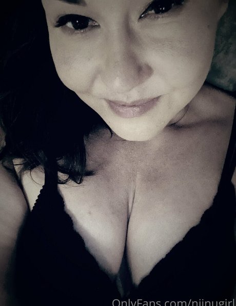 niinugirl hd actress images