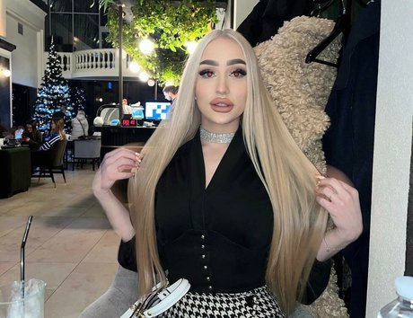 BlondieLana porn model image