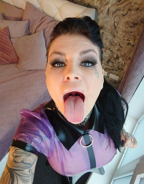 Merry4Fun model art pic