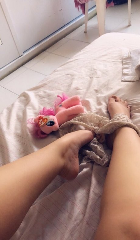 Fah Suicide adult actress picture