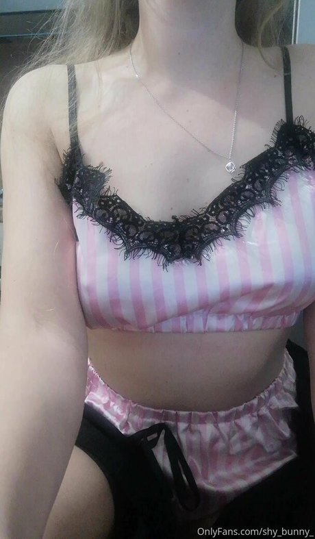 shy bunny_ exclusive model picture