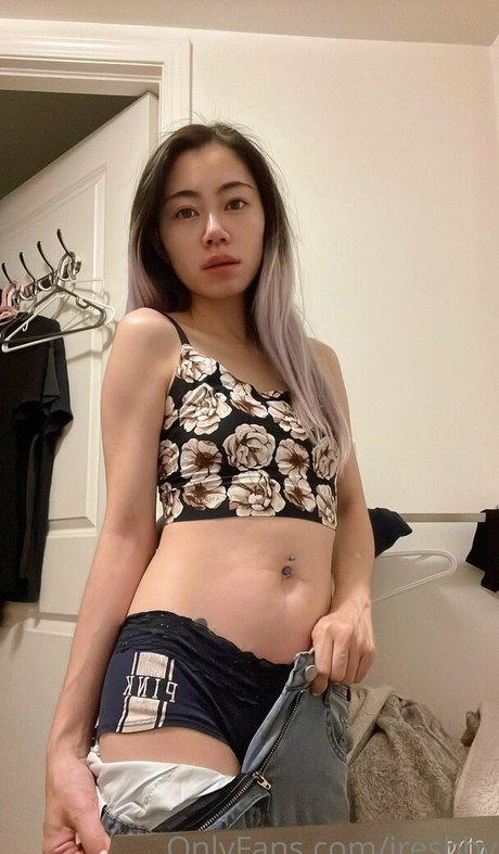 iresbby nudes model photo