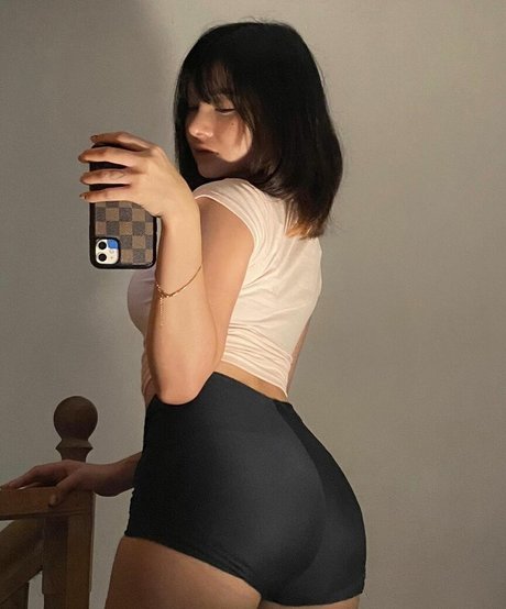 ivyyvon model adult photos