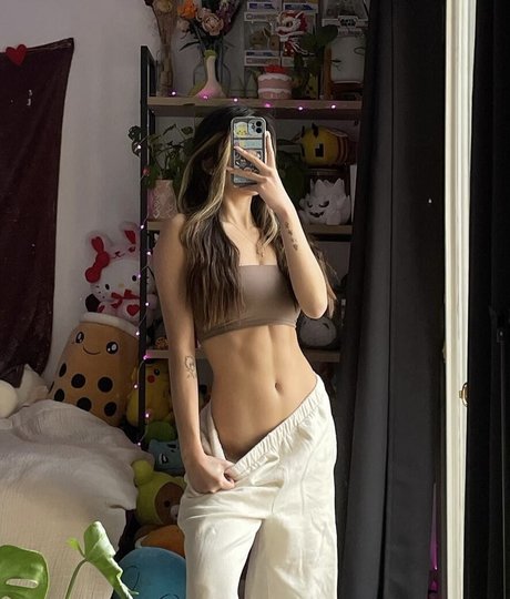 Derpdream model nude image