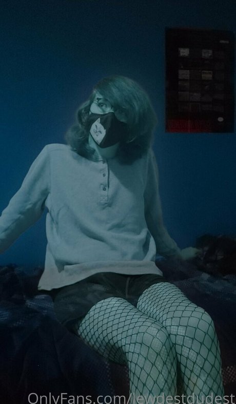 lewdestdudest star nude photo